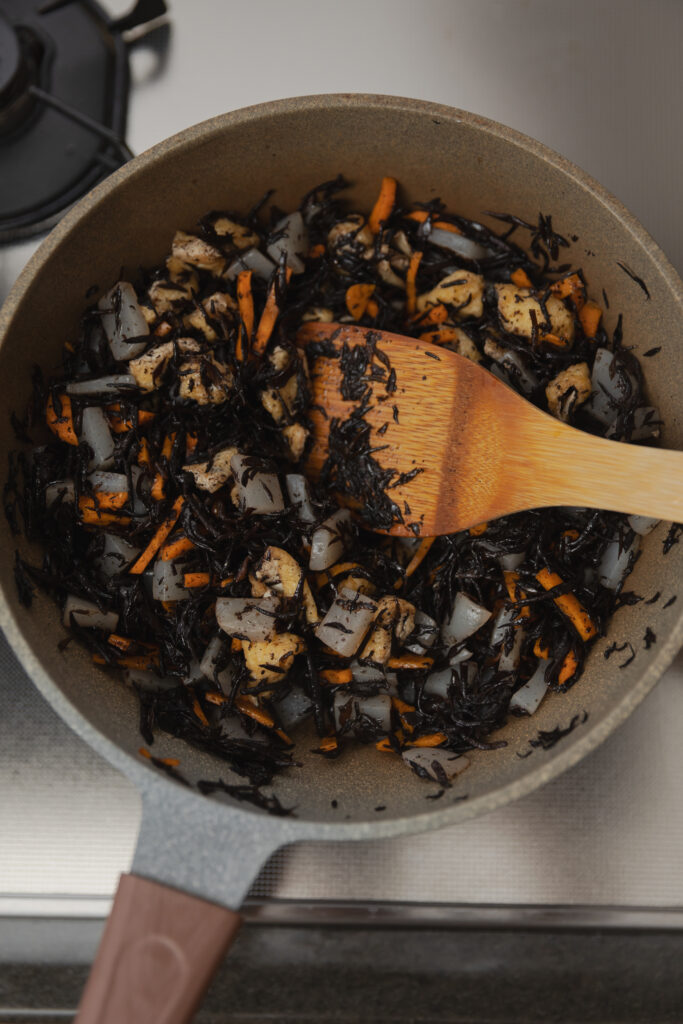 Stir-frying ingredients for Japanese Hijiki seaweed salad in a pan
